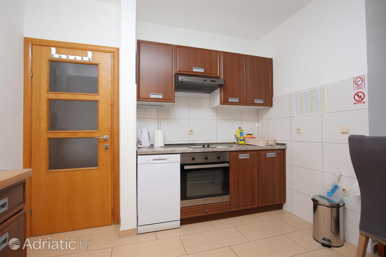 Apartamentos junto al mar Slatine, Ciovo - 24266