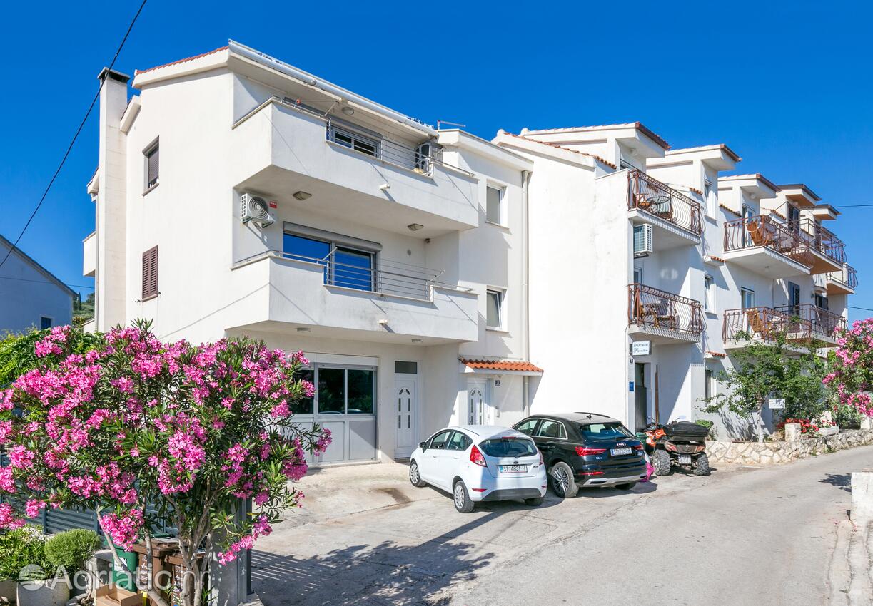 Apartments by the sea Slatine, Čiovo - 24266