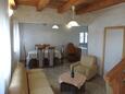 Juradi, Dining room in the house, air condition available and (pet friendly).