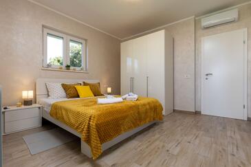 Holiday house with a parking space Rovinj - 24274