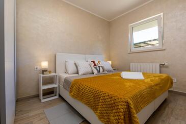 Holiday house with a parking space Rovinj - 24274