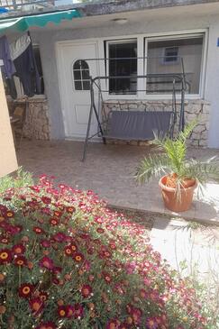 Apartments by the sea Tkon, Pašman - 24280