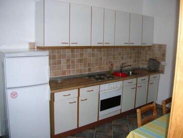 Apartments with parking space Vir - 24289