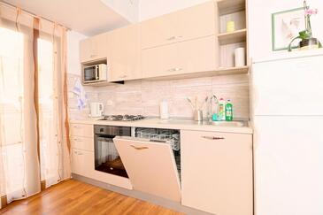 Apartments by the sea Živogošće - Blato, Makarska - 24290