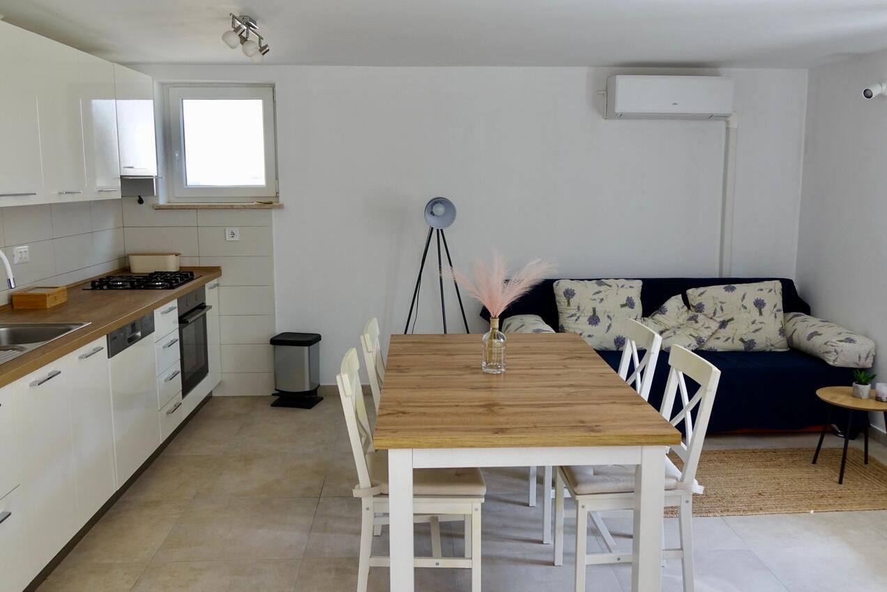 Ferienwohnungen mit Parkplatz Porec - 24293