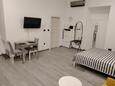 Rijeka, Jídelna v ubytování typu studio-apartment, domácí mazlíčci povoleni a WiFi.