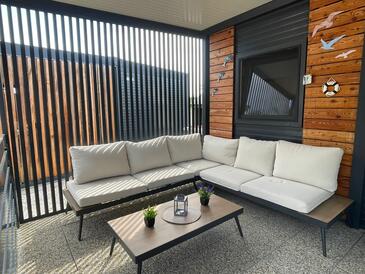 Apartmanok családok részére medencével Pirovac, Sibenik - 24299