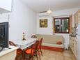 Šparadići, Sala da pranzo nell'alloggi del tipo apartment, condizionatore disponibile e WiFi.