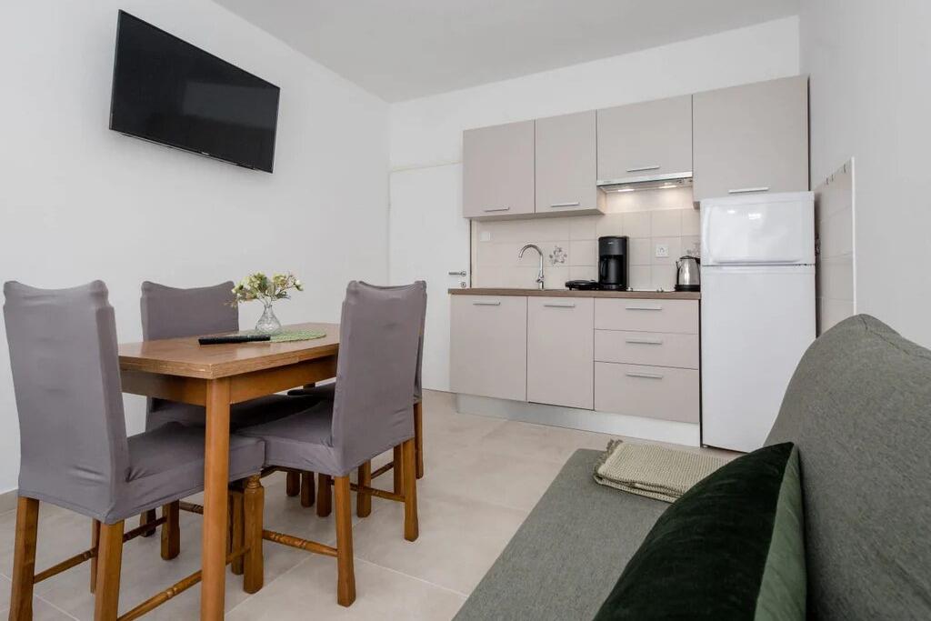 Ferienwohnungen und Zimmer am Meer Palit, Rab - 24303