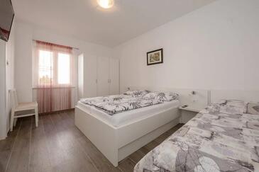 Apartments and rooms by the sea Palit, Rab - 24303