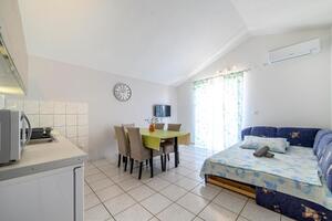 2-Zimmer-Ferienwohnung Raslina, Krka (A-24304-b)