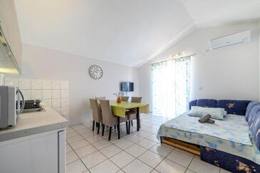 Raslina, Wohnzimmer in folgender Unterkunftsart apartment, Klimaanlage vorhanden und WiFi.