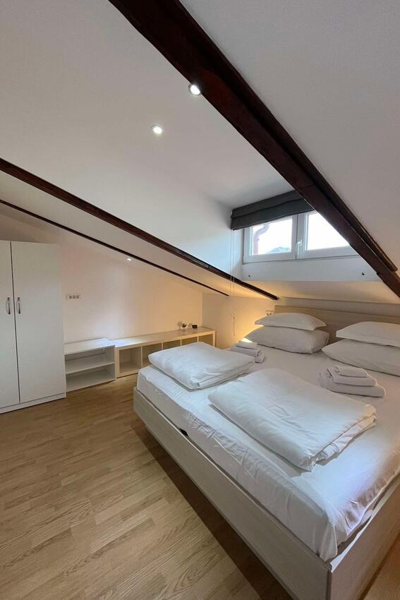 Ferienwohnungen und Zimmer mit Pool Hvar - 24309