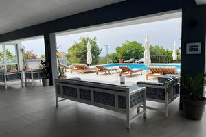 Rom Hvar (S-24309-c(