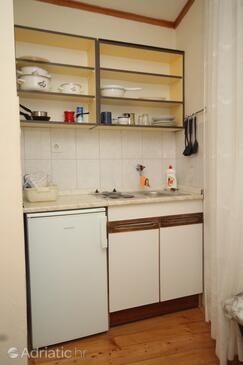 Appartamenti e camere accanto al mare Comisa - Komiža, Lissa - Vis - 2431