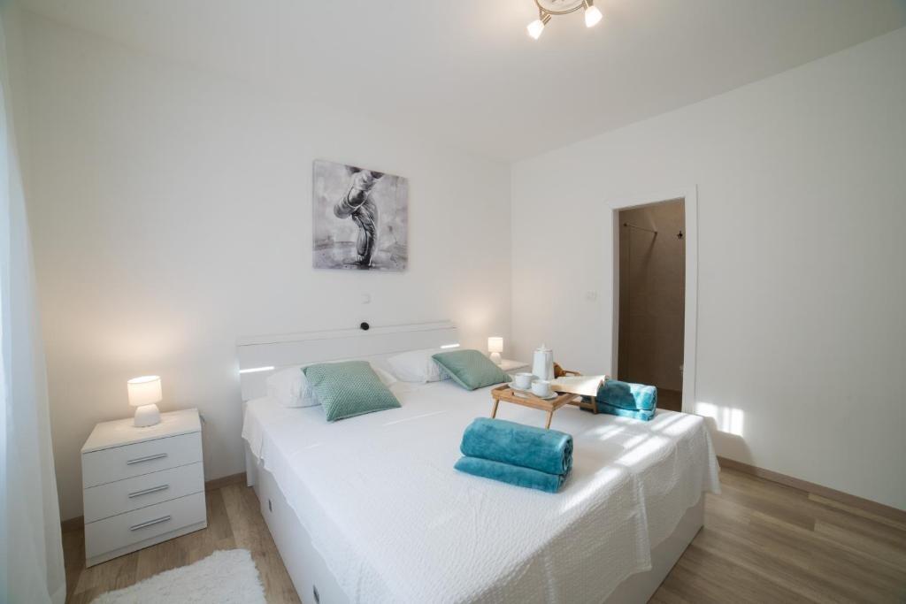 Appartamenti con parcheggio Kastel Kambelovac, Castelli - Kaštela - 24311