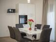 Kaštel Kambelovac, Jedilnica v nastanitvi vrste apartment, WiFi.