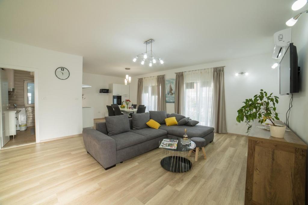 Appartamenti con parcheggio Kastel Kambelovac, Castelli - Kaštela - 24311