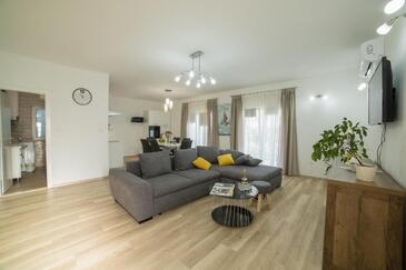 Kaštel Kambelovac, Dnevna soba v nastanitvi vrste apartment, dostopna klima in WiFi.