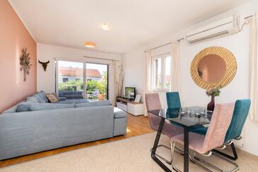 Kaštel Štafilić, Pokój dzienny w zakwaterowaniu typu apartment, zwierzęta domowe są dozwolone i WiFi.