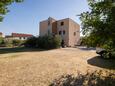Kaštel Štafilić, Kaštela, Parking 24312 - Apartamenty ze żwirową plażą.