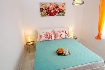 Ferienwohnungen mit Parkplatz Pakostane, Biograd - 24315