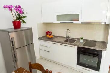 Ferienwohnungen mit Parkplatz Pakostane, Biograd - 24315