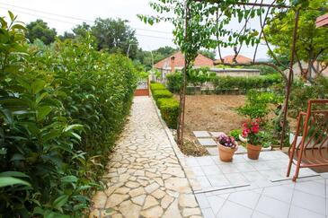 Ferienwohnungen mit Parkplatz Pakostane, Biograd - 24315