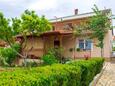 Pakoštane, Biograd, Объект 24315 - Апартаменты с галечным пляжем.