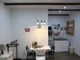 Zablaće, Sala da pranzo nell'alloggi del tipo studio-apartment, animali domestici ammessi e WiFi.