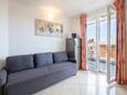 Lokva Rogoznica, Camera di soggiorno nell'alloggi del tipo apartment, condizionatore disponibile e WiFi.