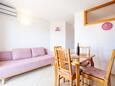 Lokva Rogoznica, Dnevna soba v nastanitvi vrste apartment, dostopna klima in WiFi.