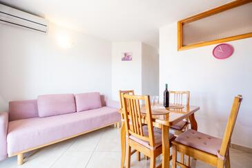 Lokva Rogoznica, Dnevna soba v nastanitvi vrste apartment, dostopna klima in WiFi.