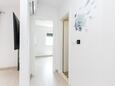 Mravince, Hallway in the apartment, air condition available and WiFi.