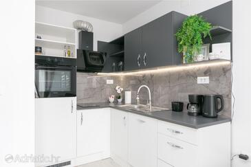 Ferienwohnungen mit Parkplatz Mravnice - Mravince, Split - 24324