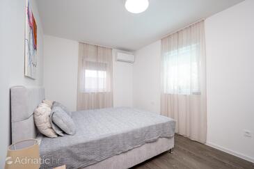 Rodinné apartmány s bazénem Vir - Lozice, Vir - 24328