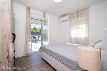 Rodinné apartmány s bazénem Vir - Lozice, Vir - 24328