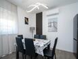 Vir - Lozice, Dining room in the apartment, air condition available and WiFi.