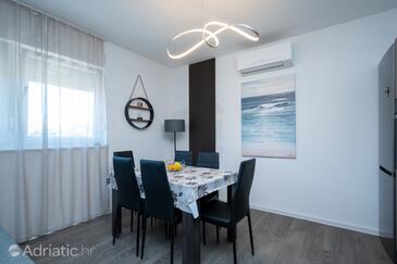 Rodinné apartmány s bazénem Vir - Lozice, Vir - 24328