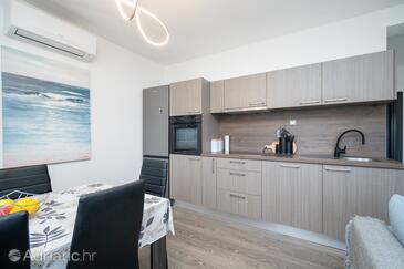 Appartementen met zwembad geschikt voor gezinnen met kinderen Vir - Lozice, Vir - 24328