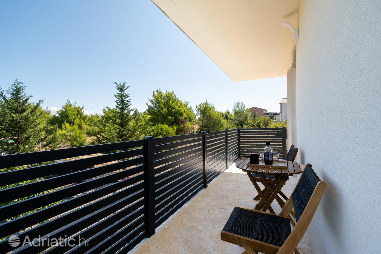 Family-friendly apartments with swimming pool Vir - Lozice, Vir - 24328