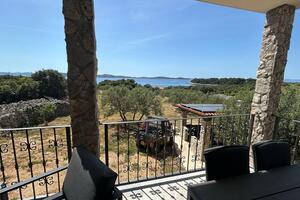 Robinson-huis met parkeerplaats Baai Zuborovica, Pasman - 24333