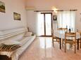 Cancini, Obývací pokoj 1 v ubytování typu apartment, s klimatizací, domácí mazlíčci povoleni a WiFi.