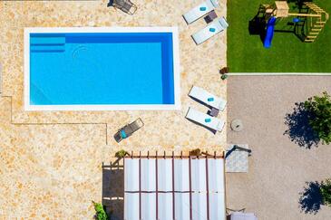 Family friendly house with a swimming pool Vrpolje, Šibenik - 24345