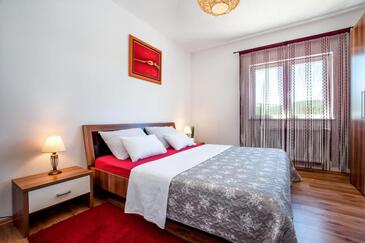 Family friendly house with a swimming pool Vrpolje, Šibenik - 24345