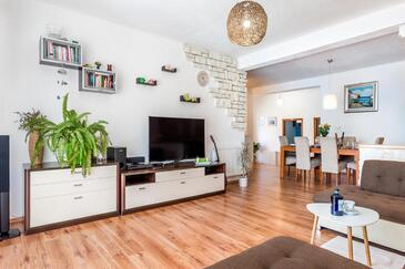 Family friendly house with a swimming pool Vrpolje, Šibenik - 24345