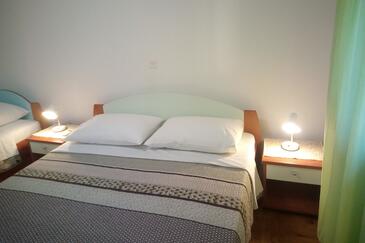 Ferienwohnungen mit Parkplatz Rovanjska, Paklenica - 24348