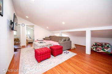 Family-friendly apartments with swimming pool Sukošan, Zadar - 24349