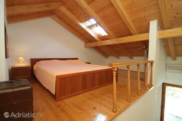 Apartments with parking space Vis - 2435