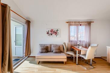 Vrsi - Mulo, Dnevni boravak u smještaju tipa studio-apartment, dostupna klima i WiFi.